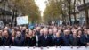 Predsjednica Narodne skupštine Yael Braun-Pivet, premijerka Elisabeth Borne, predsjednik Senata Gerard Larcher i bivši predsjednici Francuske Francois Hollande i Nicolas Sarkozy tokom demonstracija u Parizu, 12. novembar 