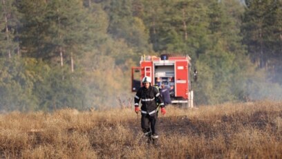 Сложна остава пожарната обстановка в страната съобщи БТА в събота