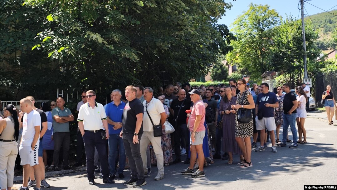 Србите протестираат на северот на Косово, по апсењето на двајца политичари од партијата Српска демократија, Северна Митровица, Косово, 8 август 2024