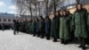 Молода жінка на зустрічі очільника РФ Володимира Путіна з випускниками вищих військових навчальних закладів. Москва, 2023 рік