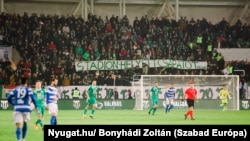 A szombathelyi szurkolók Stadion helyett csapatot! felirattal fogadták a Haladás új stadionját megnyitó gálameccsét 2017. november 8-án