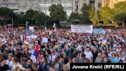 Lokalni front jedna je od organizacija i udruženja koji su pozivali i učestvovali na protestima protiv iskopavanja litijuma koji se nedeljama održavaju širom Srbije.