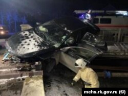 Автомобиль съехал с моста в Коктебеле во время снегопада. Крым, 13 января 2024 года