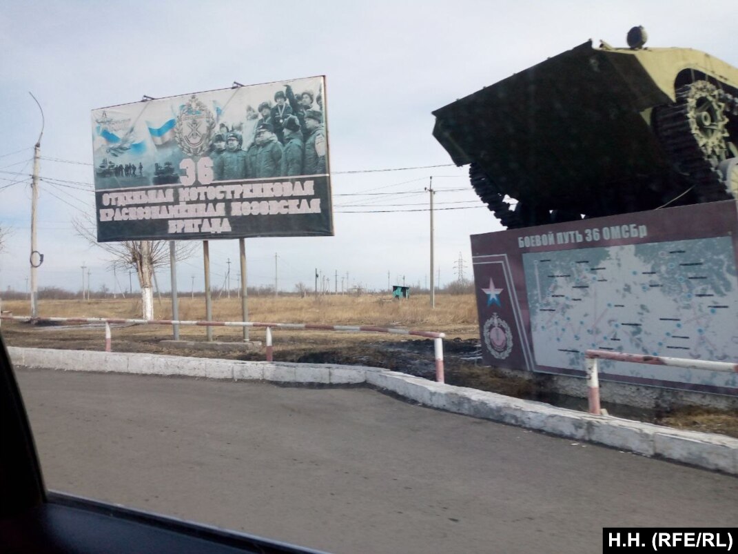 Будто пропах смертью». Как живёт военный городок, поставляющий солдат на  войну в Украине