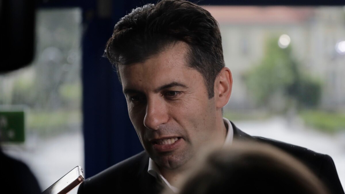 Съпредседателят на Продължаваме промяната (ПП) Кирил Петков призова президента Румен