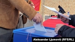Опитування в Чорногорії часто є ненадійними, хоча деякі опитування показують, що широка опозиція до Міло Джукановича значно переважає підтримку