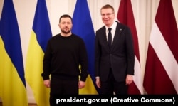 Украина президенті Владимир Зеленский мен Латвия президенті Эдгар Ринкевич. Рига, 11 қаңтар 2024 жыл.