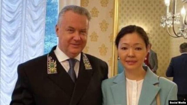 Saltanat Sakembajeva zajedno sa Aleksandrom Lukaševičem, stalnim predstavnikom Rusije pri OEBS-u, u ruskoj ambasadi u Beču u junu 2022. godine
