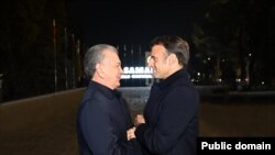 Президенти Узбекистон Шавкат Мирзиёев ва президенти Фаронса Эммануэл Макрон