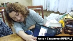 Виктория Рыскина показывает видео путешествия в Кахетию