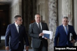 Marius Budăi, ministrul Muncii, alături de premierul Nicolae Ciucă și ministrul de interne Lucian Bode.