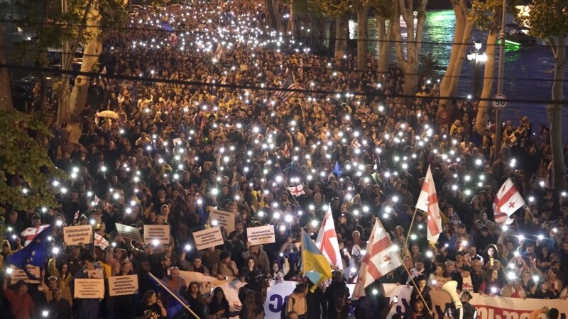 ده‌ها هزار  نفر در اعتراض به  لایحه جنجالی در گرجستان به خیابان آمدند