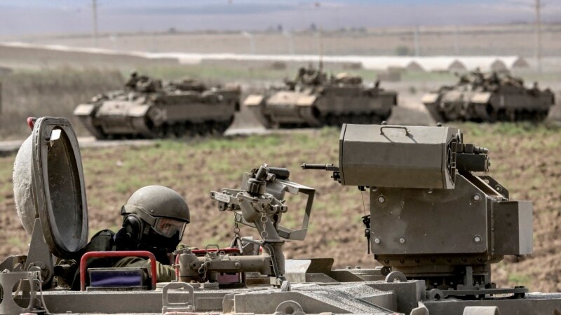 Израелската војска тврди дека чека политичко „зелено светло“ за копнен напад