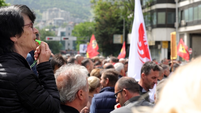 Protest radnika u Skoplju: 'Siromaštvo je ušlo u dom svakog radnika'