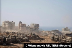 Израильские солдаты и танки занимают позиции внутри сектора Газа, 5 ноября 2023 года