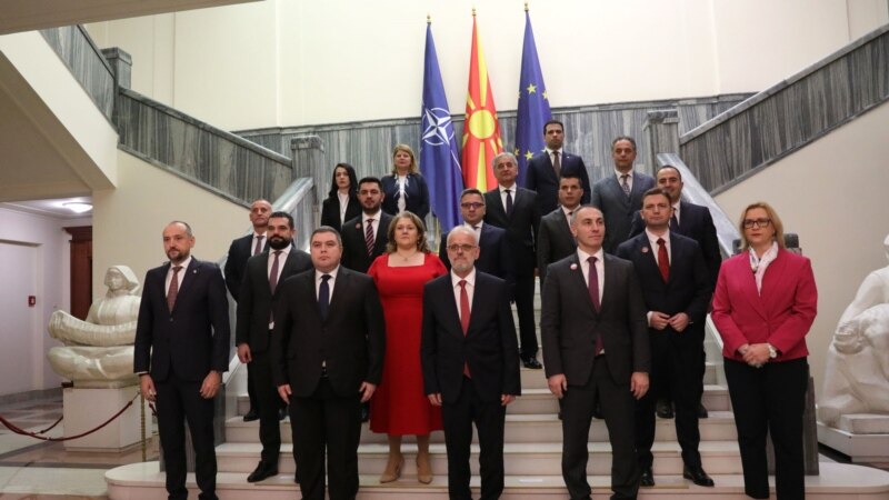 Заедничката фотографија на техничката влада без министрите од ВМРО-ДПМНЕ