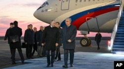 Russian President Vladimir Putin (left) talks to his Kazakh counterpart, Qasym-Zhomart Toqaev, upon arriving in Astana on November 9.