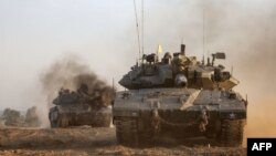 Izraeli harckocsik a Gázai övezet határán 2023. december 3-án