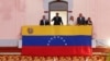 Venecuelanski predsjednik Nikolas Maduro govori sa balkona palate Miraflores u Karakasu u prisustvu supruge Ciliae Flores i predsjednika Narodne skupštine Jorgea Rodrigueza, 31. juli 2024. 