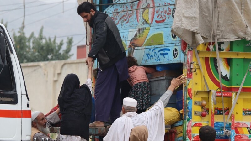 Afganistanci većina među 140.000 osoba koje napuštaju Pakistan 