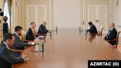 Президент Азербайджана Ильхам Алиев в Баку принимает старшего советника государственного секретаря США по переговорам на Кавказе Луиса Боно, 6 марта 2023 г.
