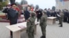 Дзеці з патрыятычнага клюбу салютуюць міністру ўнутраных справаў Івану Кубракову. Архіўнае фота