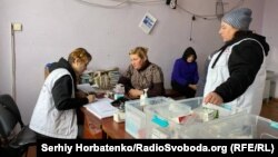 Медики міжнародної організації «Лікарі без кордонів» проводять прийом жителів Липчанівки