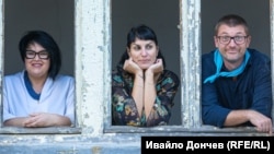 Анна Българанова, Росица Мутафчиева и Юри Стайков от Шарена задруга