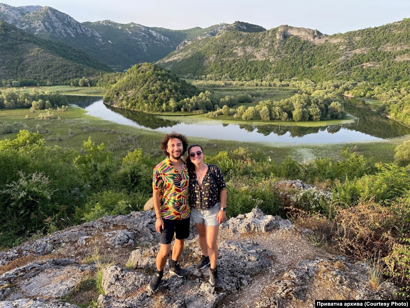 Pranë Liqenit të Shkodrës, në Mal të Zi.