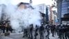 Forcat e Policisë së Kosovës në mesin e tymit gjatë protestës së Partisë Socialdemokrate kundër kryetares së Dhomave të Specializuara, Ekaterina Trendafilova, të mërkurën në Prishtinë, 29 nëntor 2023.