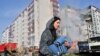 Spasioci na mjestu stambene zgrade teško oštećene u napadu ruskih raketa u gradu Uman, oblast Čerkaška, Ukrajina, 28. aprila.