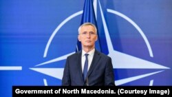 Генсек НАТО Єнс Столтенберґ описав ситуацію на передовій в Україні як «напрочуд складну, особливо на сході»