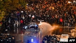 Violențe la Sofia, joi, 16 noiembrie, când mii de fani au cerut demisia președintelui Federației, înainte de meciul Bulgaria - Ungaria din calificările pentru Euro.