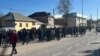 Трудовые мигранты из других стран Центральной Азии в Казахстане, задержанные за нелегальное пребывание. Туркестанская область, 4 ноября 2023 года