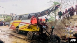 Автобусот паднал во 9 метри длабок канал