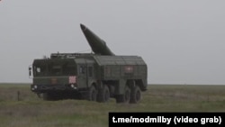 Беларуски ракети носители тренират използването на тактически ядрени оръжия на руски полигон, април 2023 г.