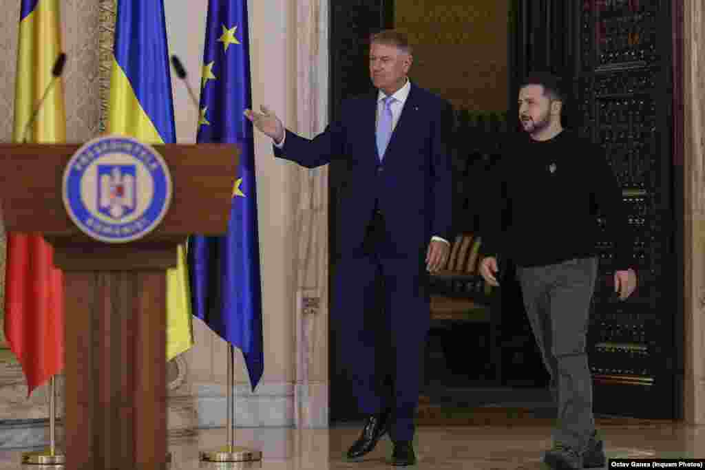 Președintele Klaus Iohannis a declarat că România va sprijini deschiderea negocierilor de aderare la Uniunea Europeană pentru Ucraina și Republica Moldova până la finalul anului 2023. Pentru acest lucru, Klaus Iohannis a spus că va pleda personal la Consiliul European din decembrie.