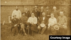 Городская дума Красноярска. Павел Смирнов (третий слева в первом ряду) – глава Думы. 1913 г.