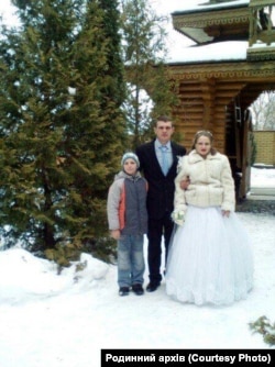 Денис Ковальчук на весіллі двоюрідного брата. Фото надане братом
