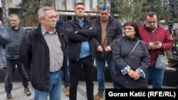 Protesting journalists stuck pieces of adhesive tape over their mouths and broke pencils ahead of the start of a parliamentary debate on draft amendments to the entity’s Criminal Code, introducing high penalties for defamation.