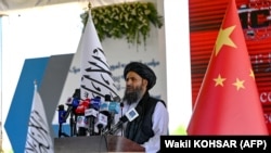در ۲۴ جولای سال ۲۰۲۴، معاون رئیس‌الوزرای حکومت طالبان، ملا عبدالغنی برادر، در مراسم افتتاح پروژهٔ معدن مس در ولایت لوگر شرکت کرد. قرارداد این معدن مس عینک به چین سپرده شده است. این معدن دومین معدن بزرگ مس در جهان به‌شمار می‌رود.