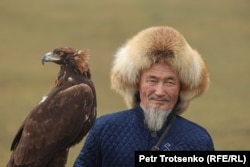 A competitor and his eagle