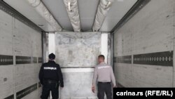 Carinici u kontroli sumnjivog kamiona, 10. maj, Vatin, Srbija