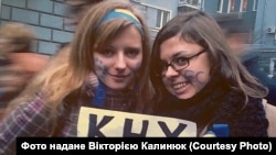 Вікторія Калинюк (ліворуч), учасниця Євромайдану і Революції гідності