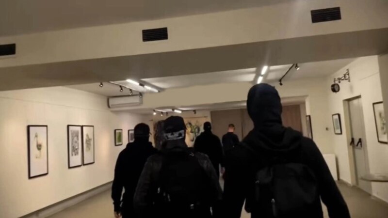 Членови на „Златна зора“ упаднаа на изложба на уметникот Сергеј Андреевски во Солун