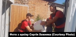 Сергій Хижняк з колегами-волонтерами Червоного Хреста