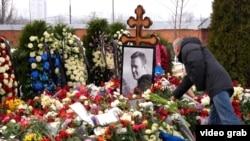 Могила Алексея Навального на Борисовском кладбище Москвы