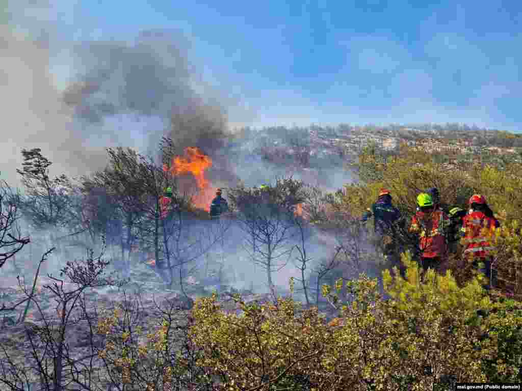 Douăzeci de pompieri moldoveni și câteva unități de tehnică a IGSU se află în Grecia, încă din 13 iulie, într-o misiune europeană de prevenire a incendiilor de vegetație. În lupta cu incendiile de lângă Atena, pompierii moldoveni, împreună cu echipele locale de intervenție, au reușit să salveze din flăcări 3 persoane, 10 case de locuit și 5 autovehicule.