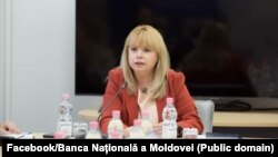 Guvernatoarea BNM, Anca Dragu, a explicat că în condițiile în care în ultimii 15 ani ponderea comerțului cu UE a crescut de la 30% la 64% este normal ca și ponderea rezervelor valutare să reflecte această relație comercială.