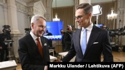 Кандидатите за президент на Финландия Александер Стуб (вдясно) и Пека Хаависто